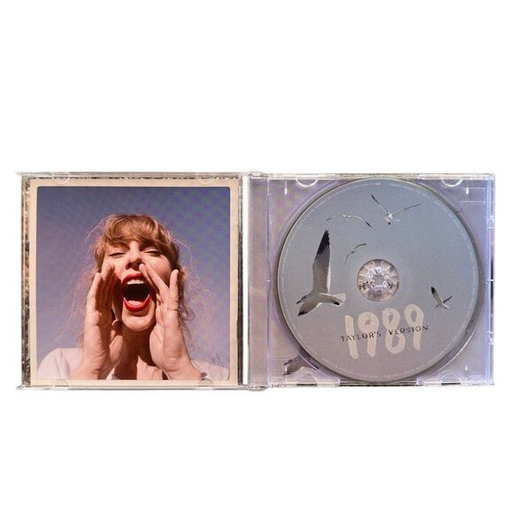 Taylor Swift – 1989 (Taylor’s Version) CD | Crystal Skies Blue Edition (2023) - Picture 3 of 5